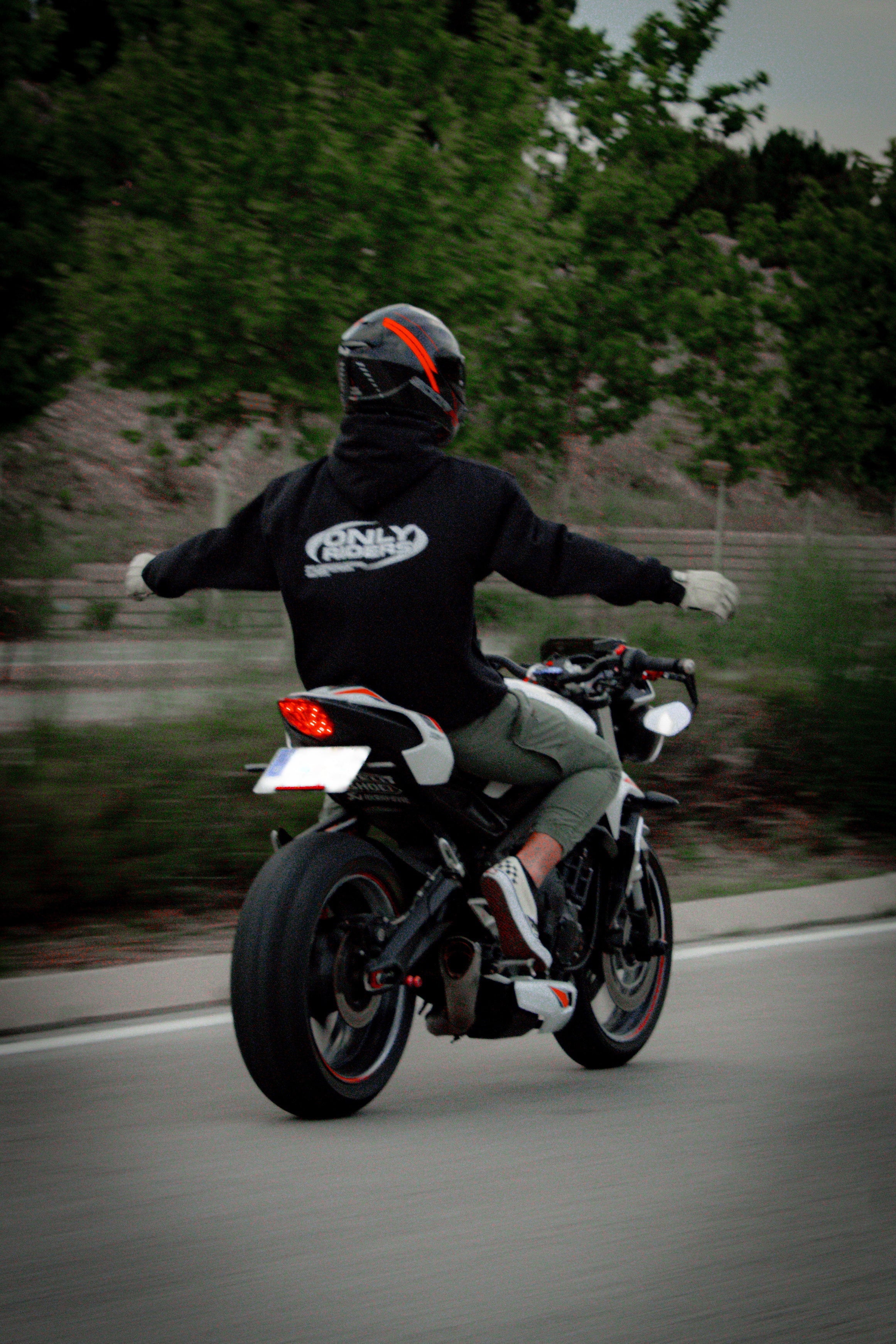 ¡RESTOCK! ONLY RIDERS HOODIE - BLACK